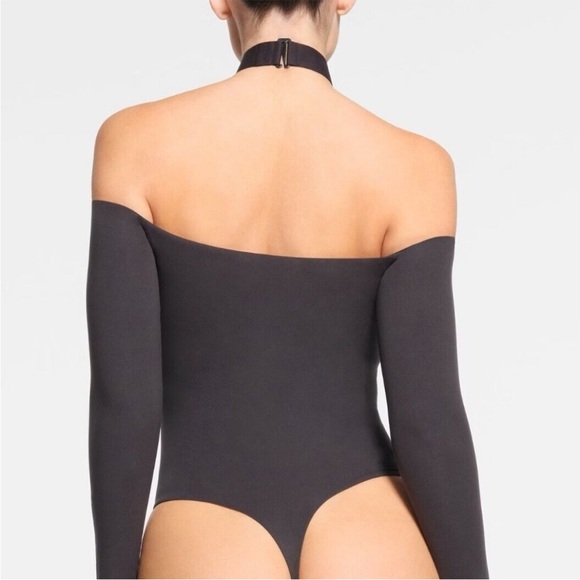 SKIMS Black Bodysuit Sleek and Versatile - Picture 3 of 8